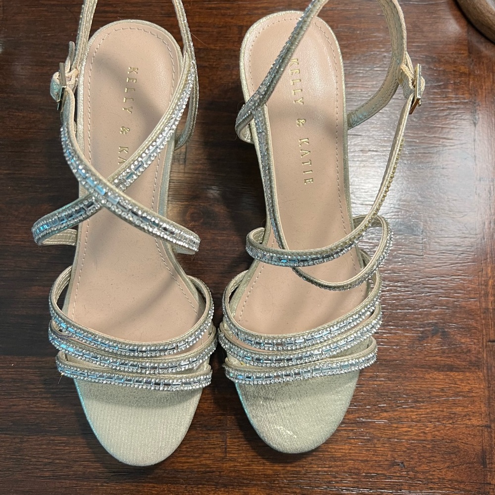 Women’s wedged silver sandal -